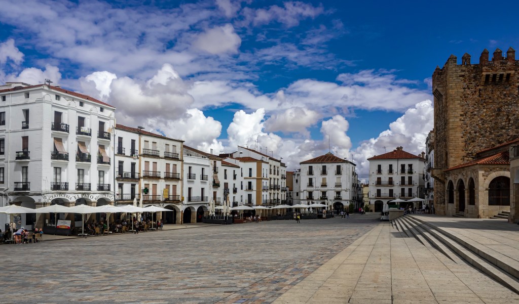https://sg.climalit.es/blog/wp-content/uploads/2022/11/SUBVENCIONES-PARA-ACTUACIONES-DE-REHABILITACION-Y-MEJORA-ENERGETICA-DE-EDIFICIOS-Y-VIVIENDAS-EN-EXTREMADURA_1.jpg
