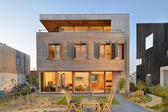 Casa_con_ventanas_de_madera