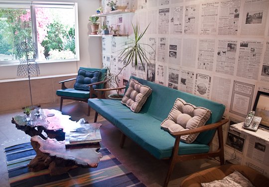 Ideas para decorar una casa de manera original - Periódicos en paredes